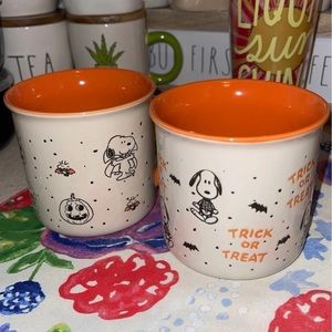 Peanuts Snoopy Halloween mugs